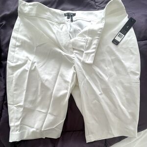 NWT Nic + Zoe Size 4 Paper White Bermuda Shorts
